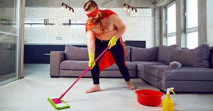 Уборка коттеджей – тяжелый труд, когда некому помочь